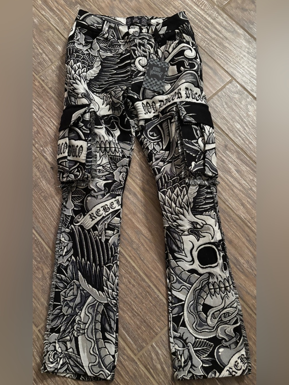 Rebel Vengeance Graphic Winged Skull Cargo Pants 28 NWT
